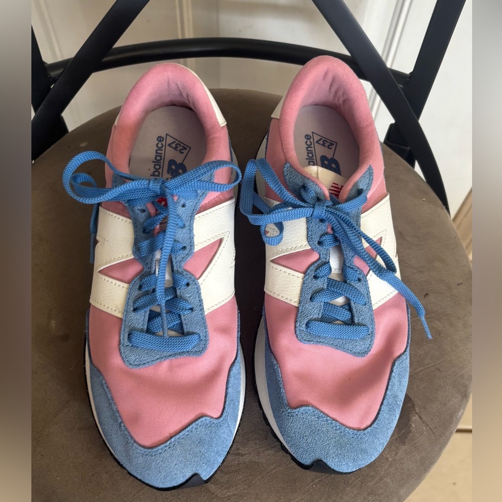 Size 8 New Balance Blue/Hazy Rose/White 237 V1 Sneaker. In EUC!